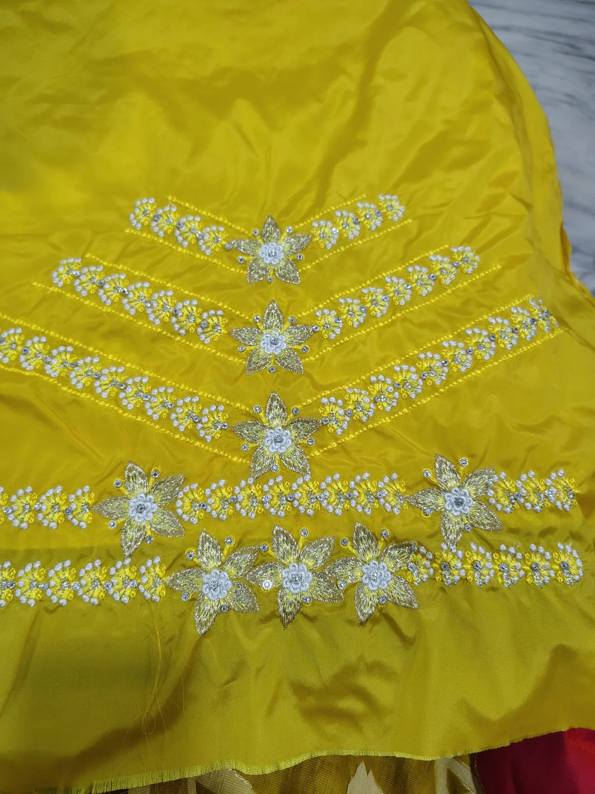 Net embroidery design
Heavy sleeves
Yellow and white combination 3
