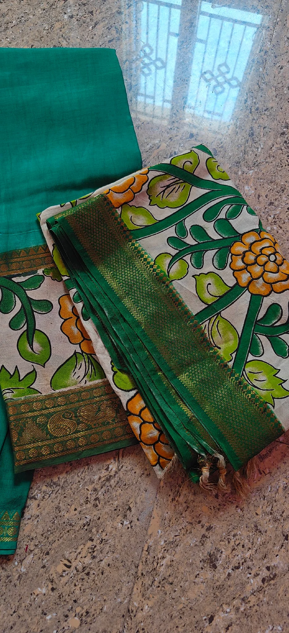 Green and Beige Kalamkari Handloom Dress Material Set 3