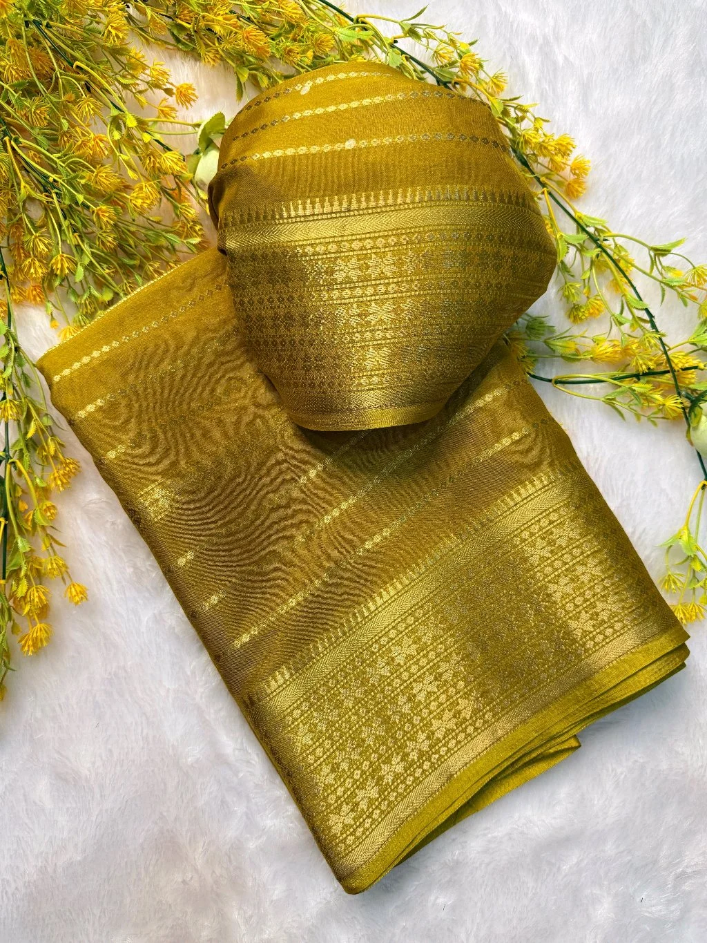 Dola Silk Saree with Zari Border thumbnail 8