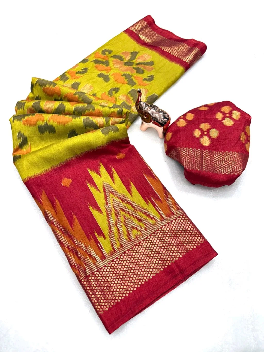 Crepe Silk Ikat Saree with Zari Border and Blouse thumbnail 7