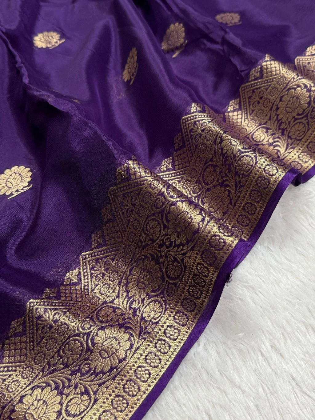 Purple Silk Saree with Gold Zari Weave 5