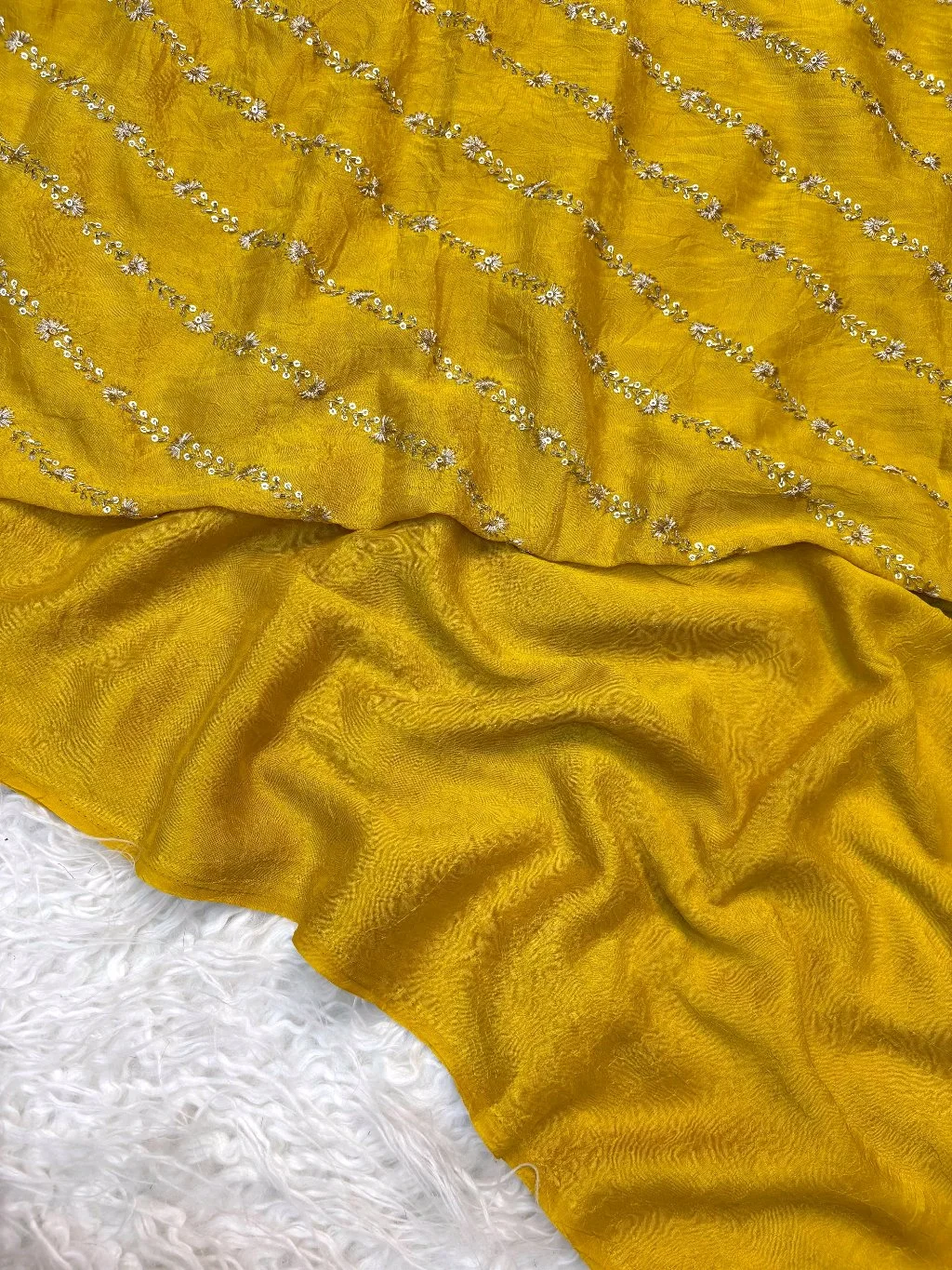 Crush Leharive Saree thumbnail 9
