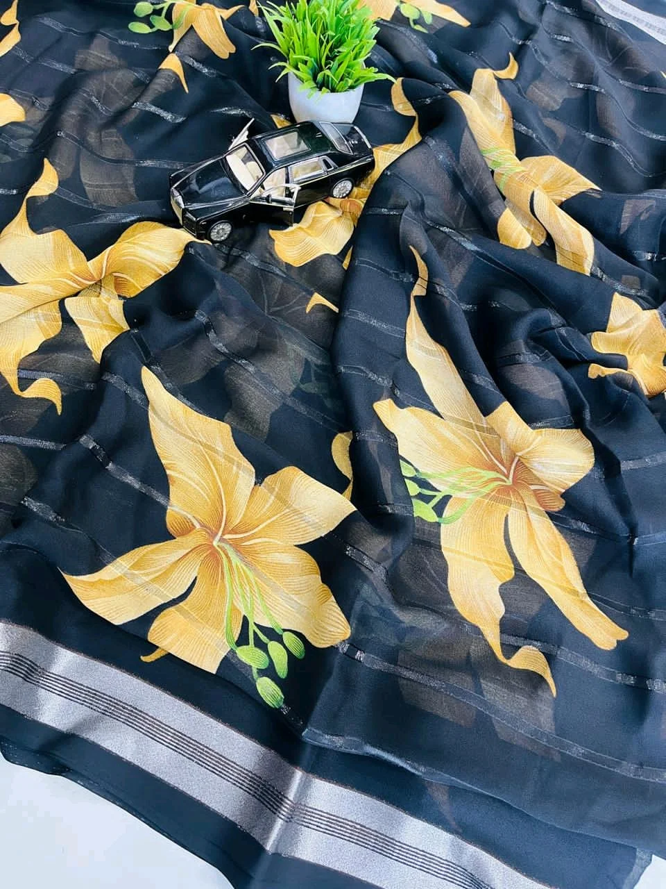 Heavy Georgette Saree thumbnail 7