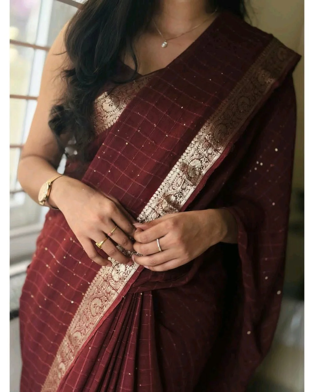 Viscose Georgette Saree with Gold Zari Checks and Border 7