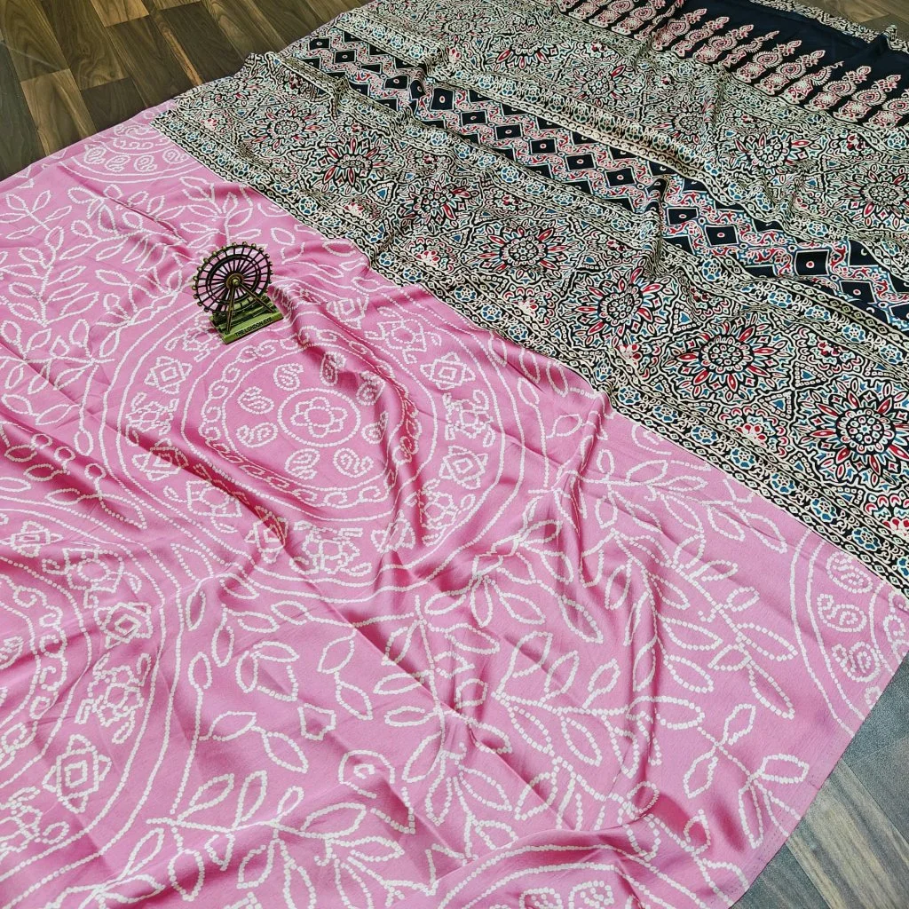 Bandhani Print Saree with Traditional Border thumbnail 4