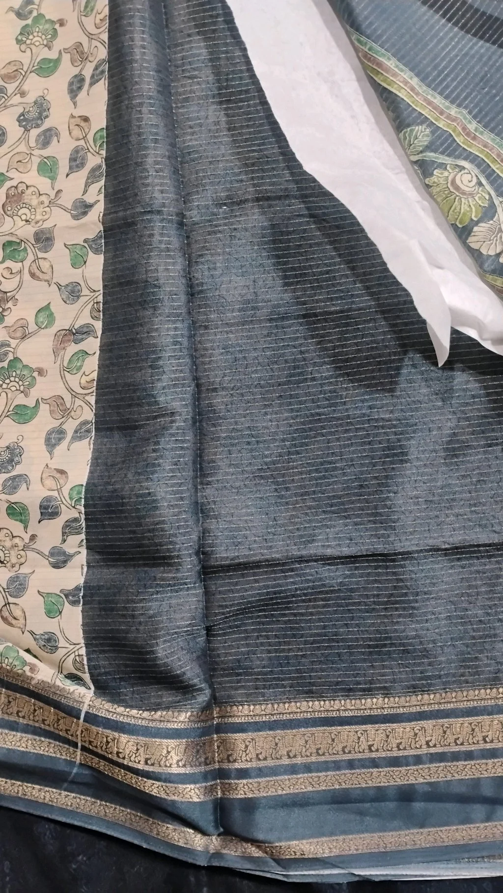 Cream Floral Print Silk Blend Saree with Blue Zari Border thumbnail 5