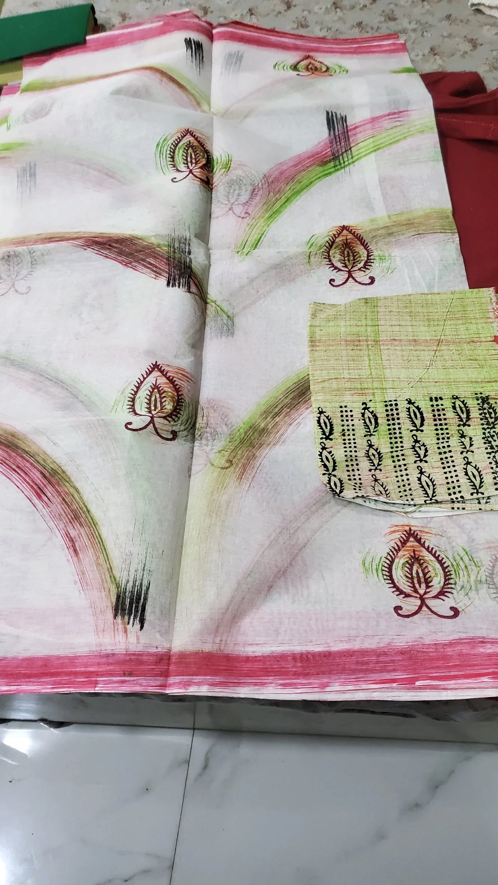 White Organdi Saree With  Brush పెయింట్. 2