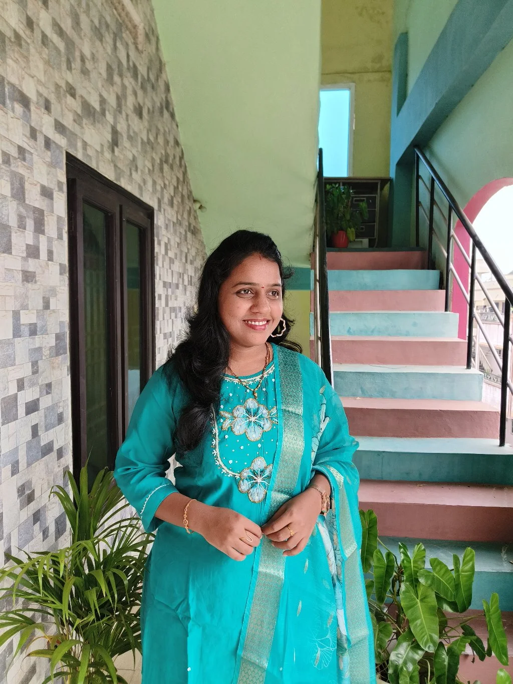 Teal Embroidered Kurta Set with Floral Dupatta thumbnail 2