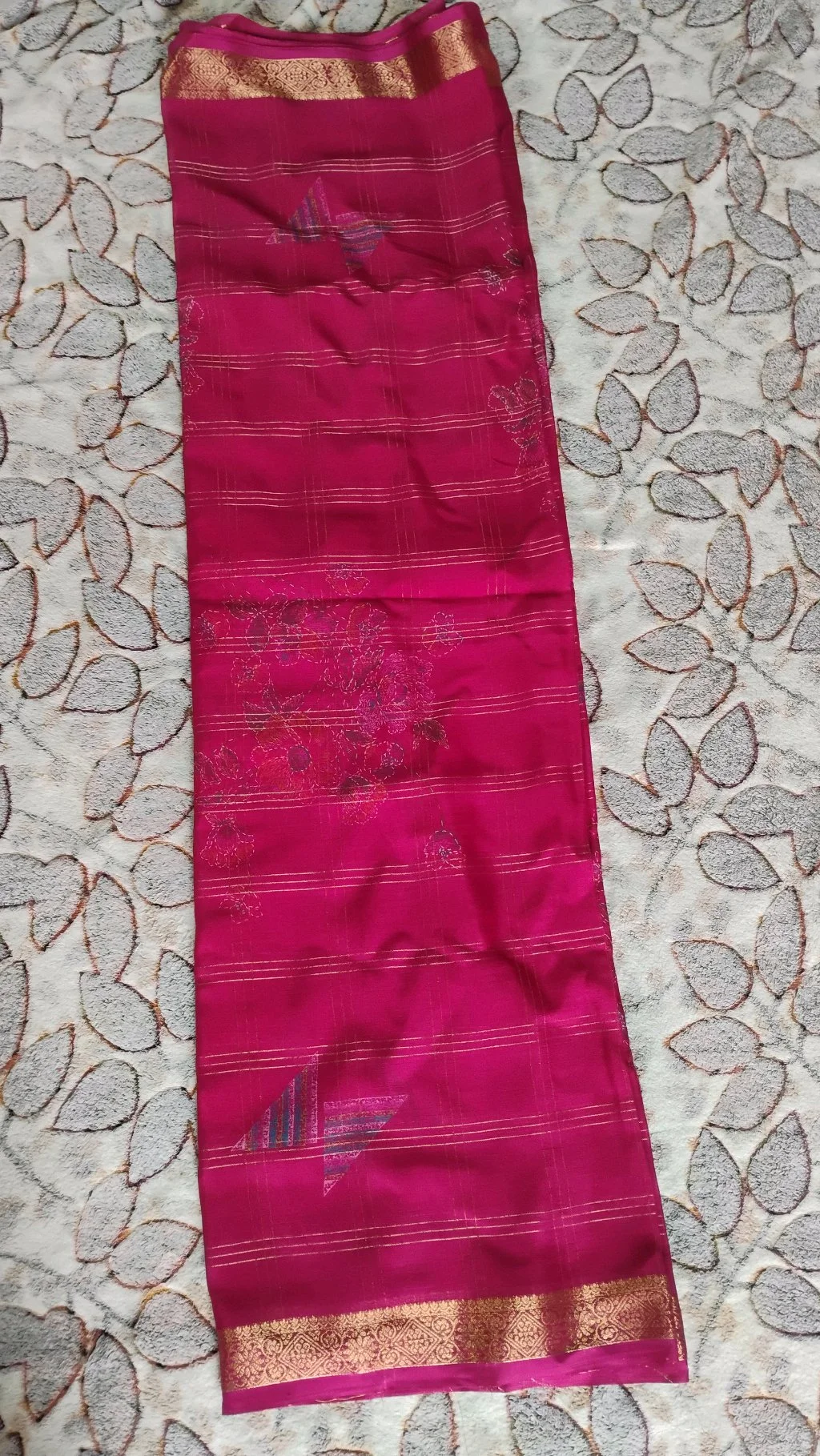 Pink Silk Blend Saree with Gold Checkered Pattern and Zari Border thumbnail 2