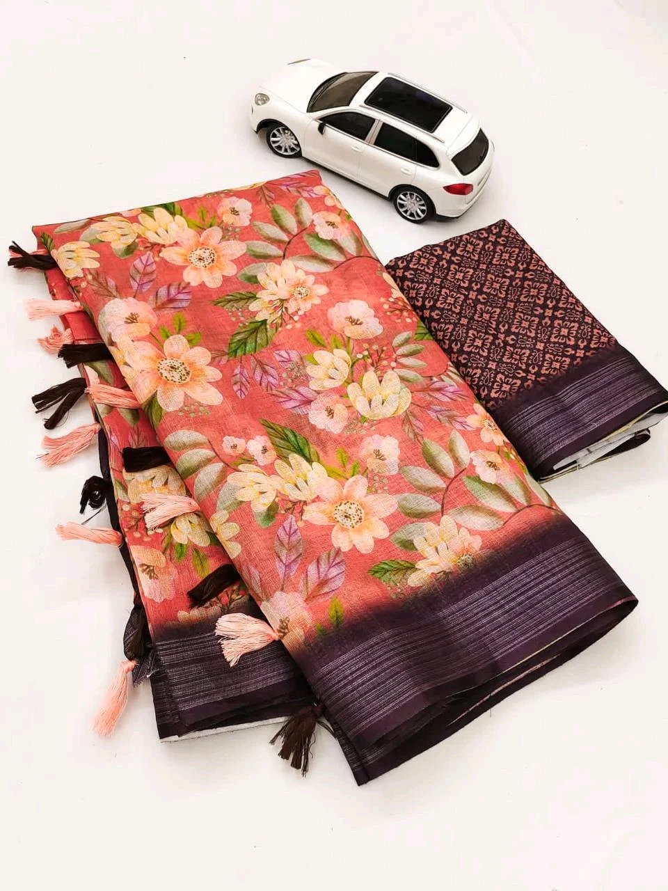 Lenin Leaf Print Saree with Tassels thumbnail 2