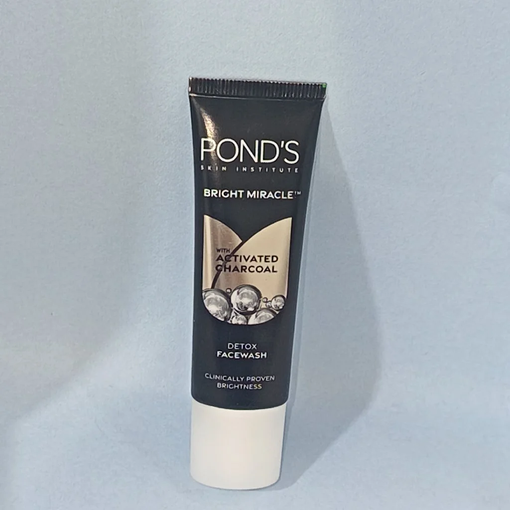 Ponds Bright Miracle Detox Facewash with Activated Charcoal. 15g thumbnail 1