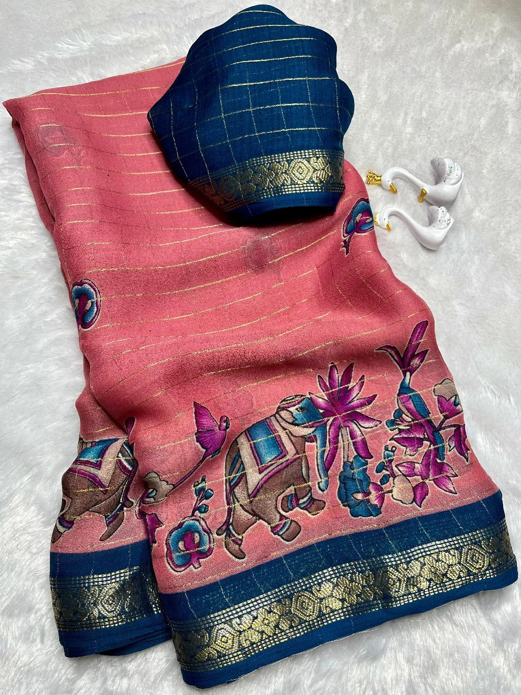 Crepe Silk Saree With Zari Border With Contrast Blouse thumbnail 2