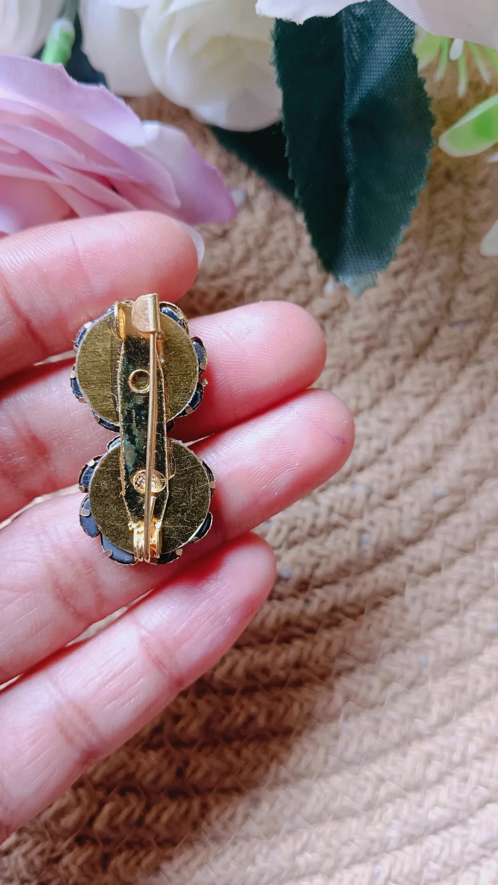 Gold Tone Floral Pinwheel Saree Brooch Pin thumbnail 2