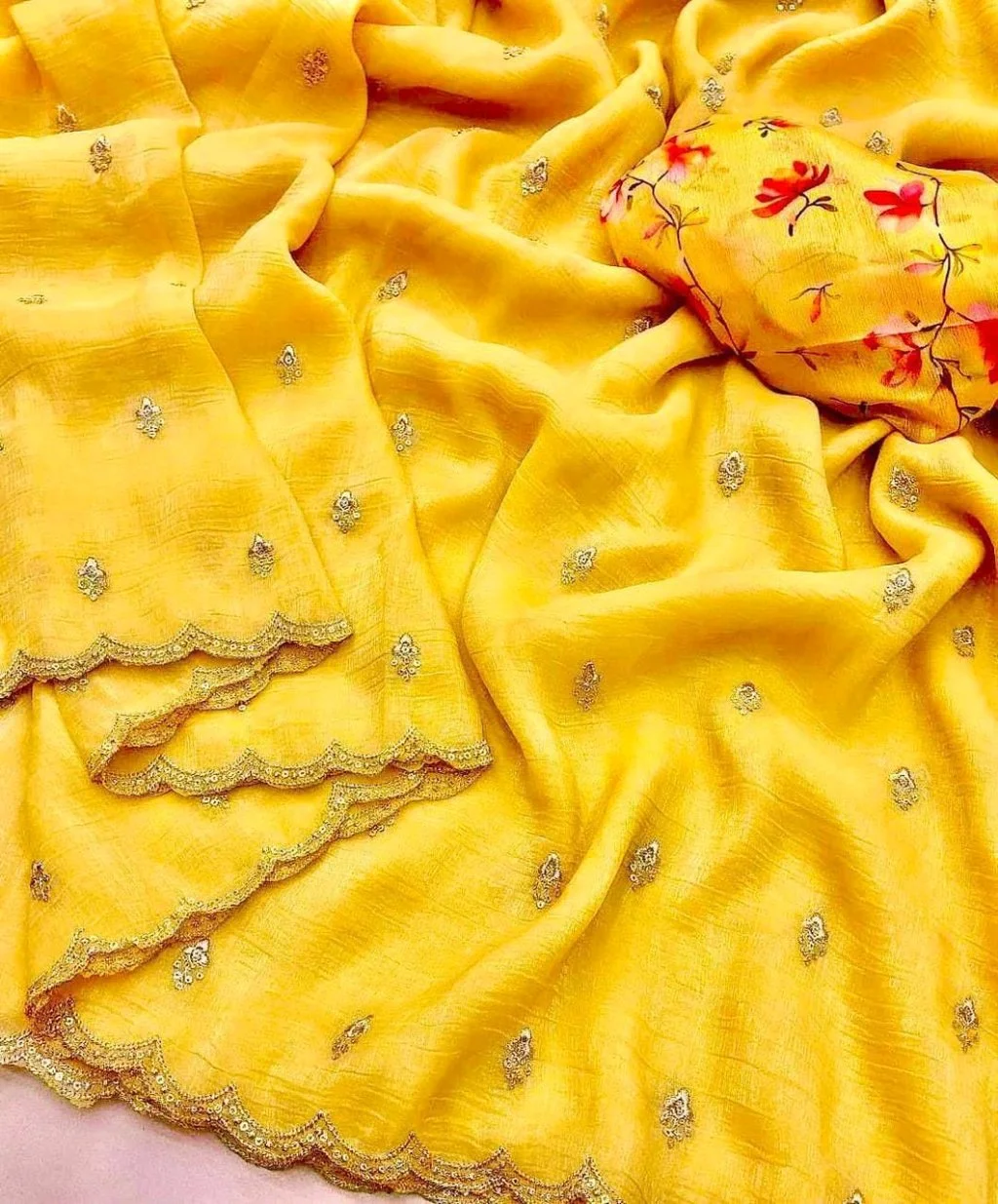 Georgette Crush Silk Saree with Gold Zari Embroidery and Floral Pallu thumbnail 1