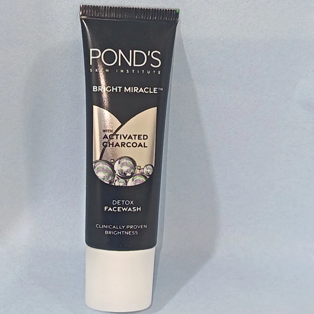Ponds Bright Miracle Detox Facewash with Activated Charcoal. 15g thumbnail 2