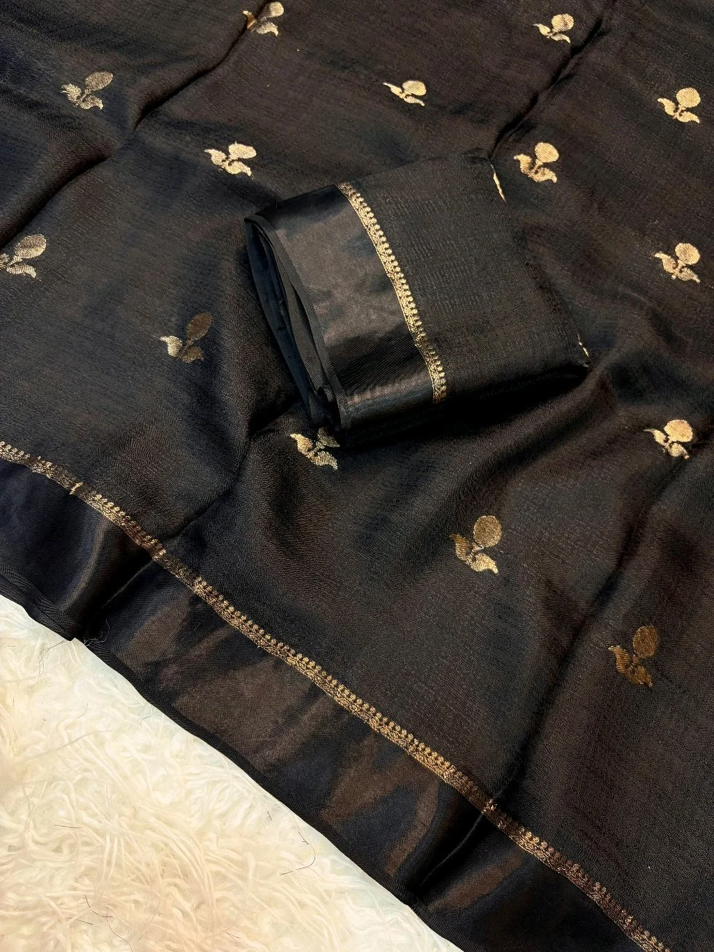 Viscose Khadi Silk Satin Saree thumbnail 2
