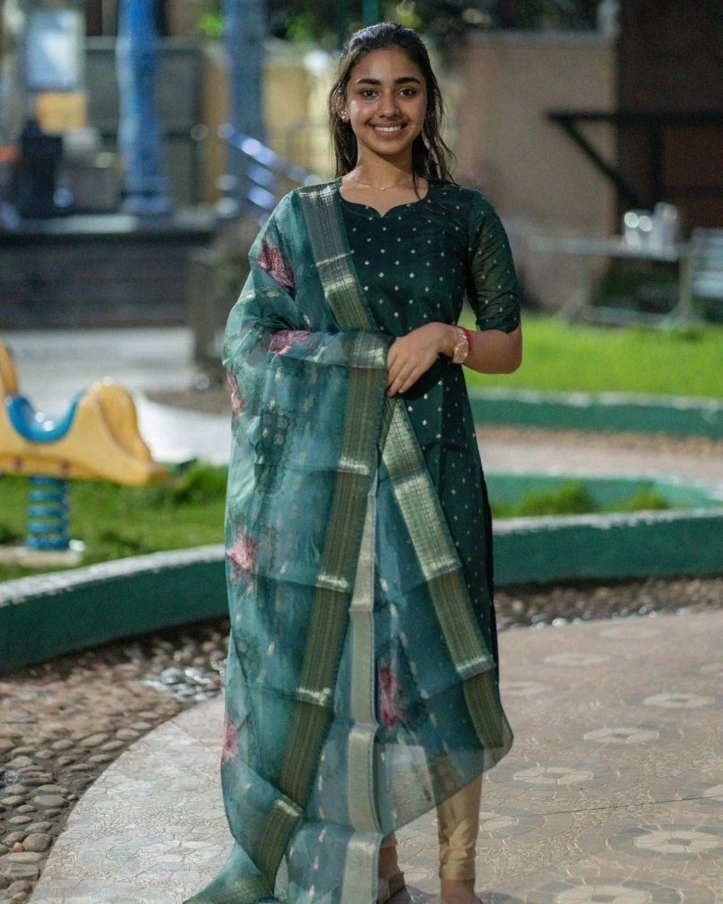 Chanderi Cotton Kurti Set with Floral Organza Dupatta thumbnail 2