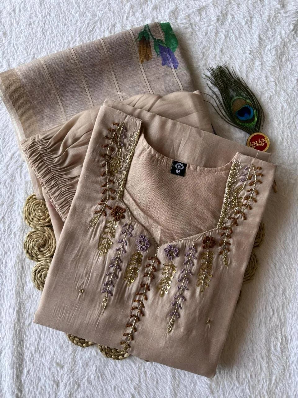 Embroidered Kurti Set with Floral Dupatta thumbnail 9