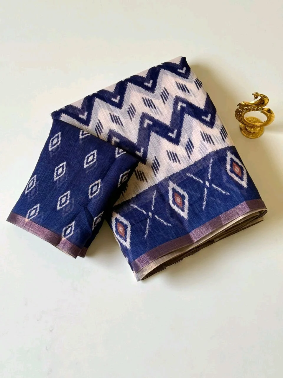 Lenin Ikat Cotton Saree with Traditional Border thumbnail 5