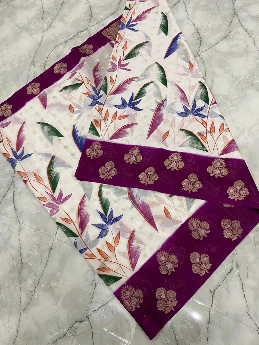 White Banarasi Printed Saree with Green Zari Border 8