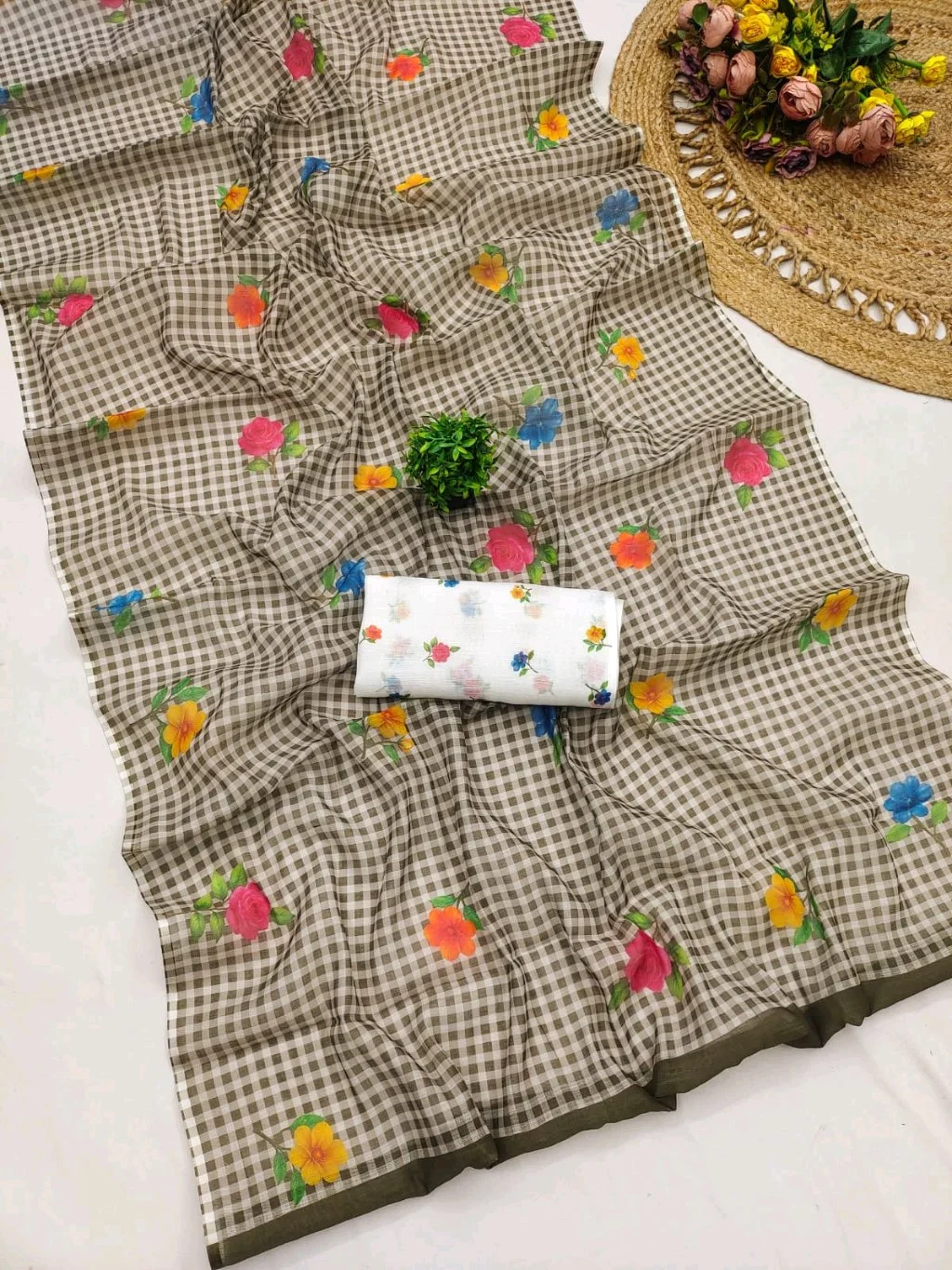 Soft Linen Cotton Checks Sarees 9