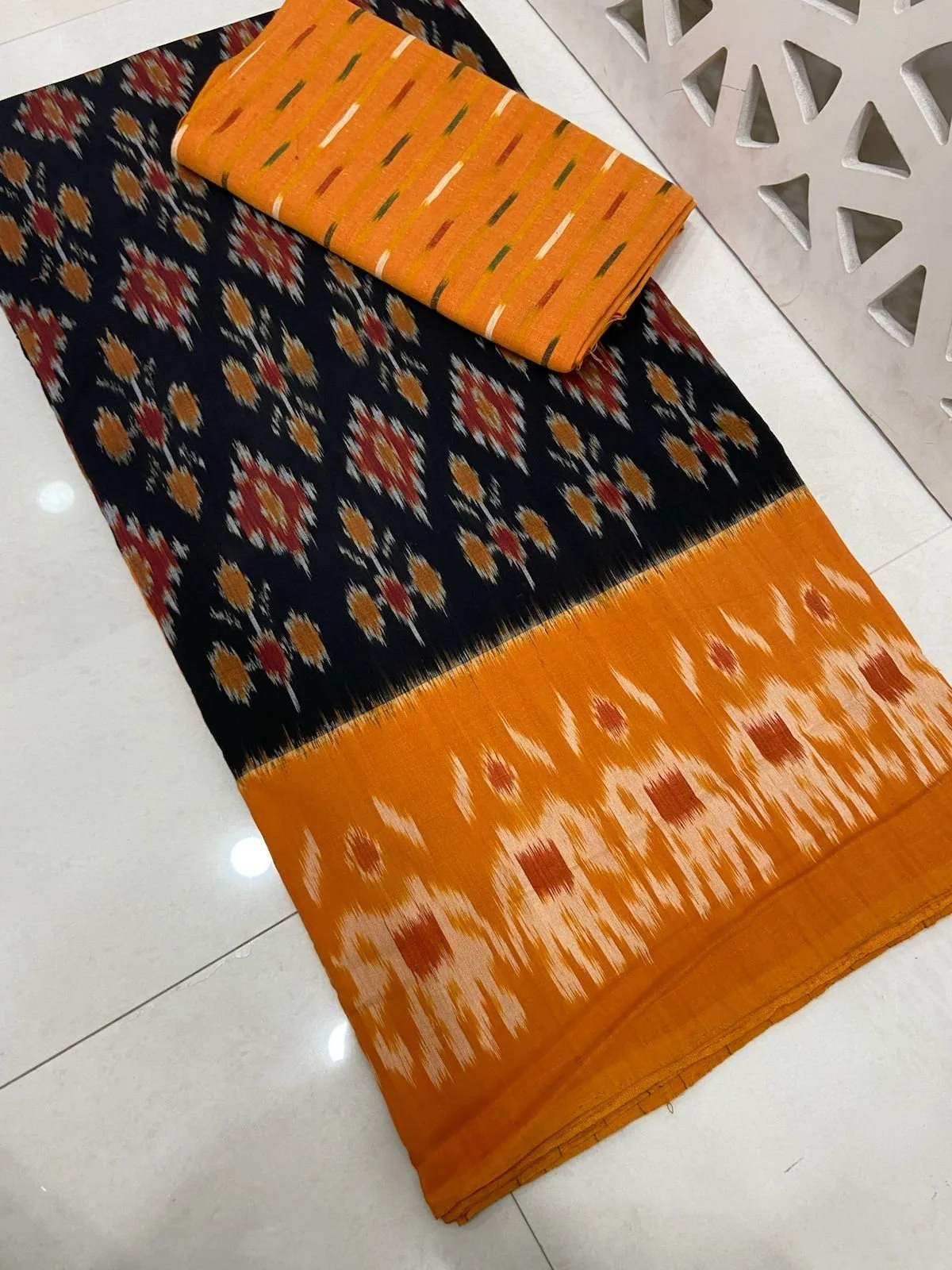 double ikkat cotton saree thumbnail 5