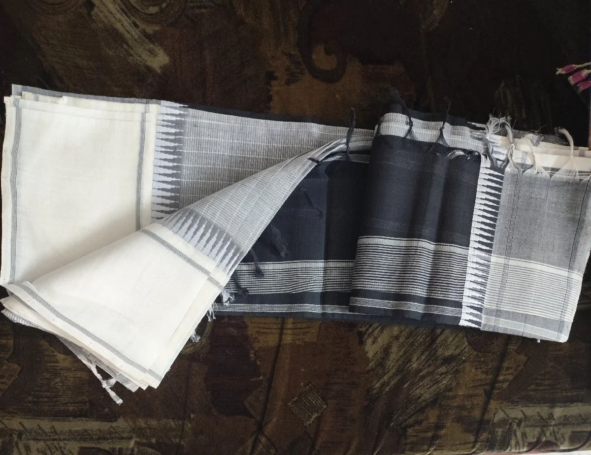 Black and halfwhite big saw boarder mangalagiri cotton saree