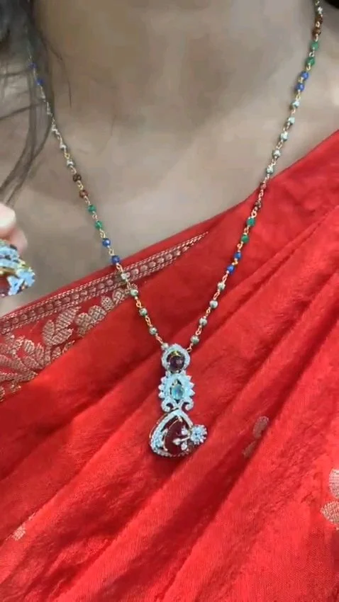 Short Chains And Hair Pin