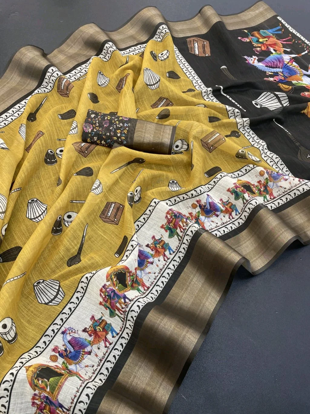 Linen Blend Saree with Traditional Art Print Pallu 2