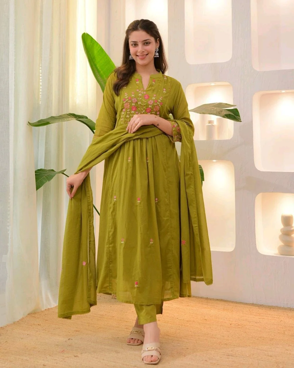 Embroidered Cotton Kurta Set thumbnail 7