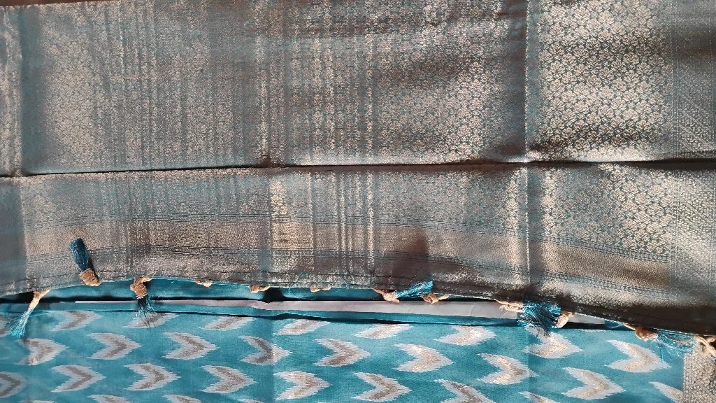 Pochampally ikkath cotton saree,
Which is very light weight and perfect drape to your body 3