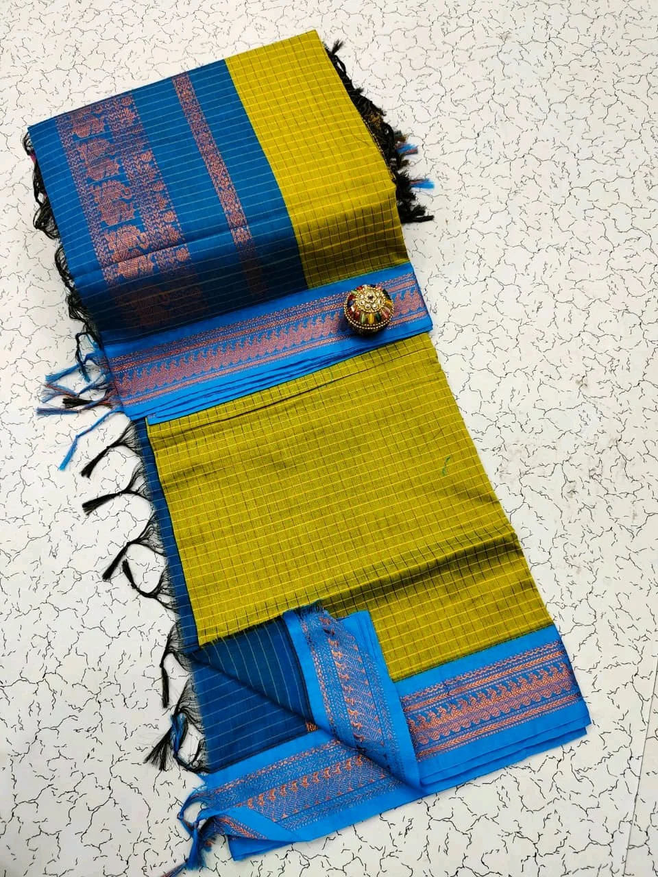 Kalyani Checkered Cotton Saree with Dark Green Zari Border thumbnail 4