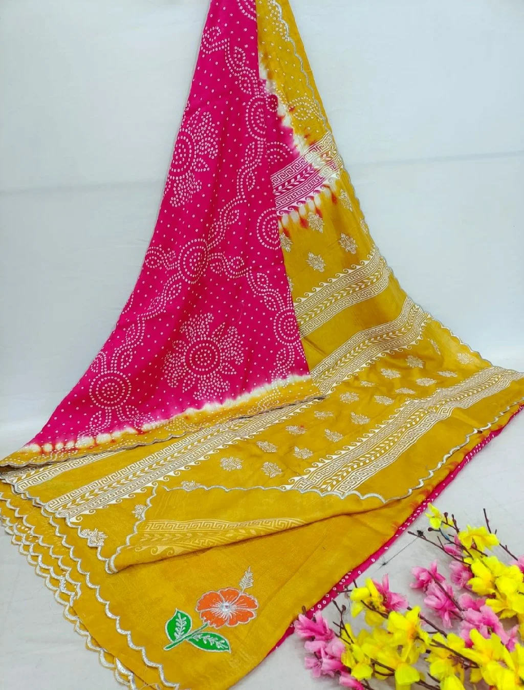 Mangalagiri Pattu Saree Bhandani Print, Scalup Border, Embroidery Flower On Blouse thumbnail 5