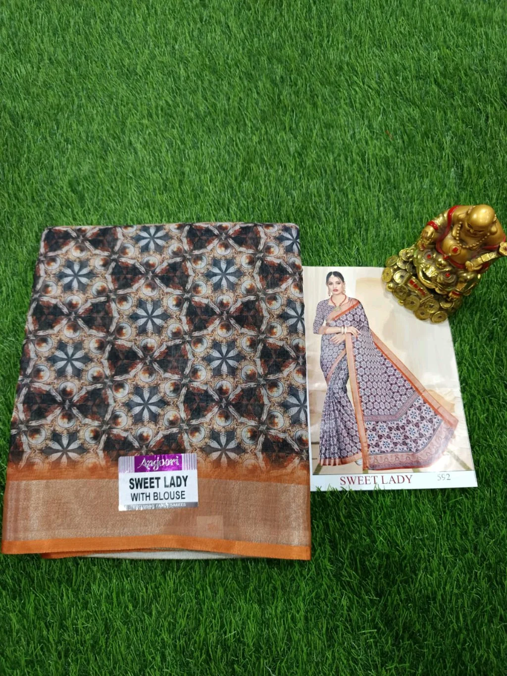 Aapjoori Sweet Lady Geometric Print Saree with Blouse