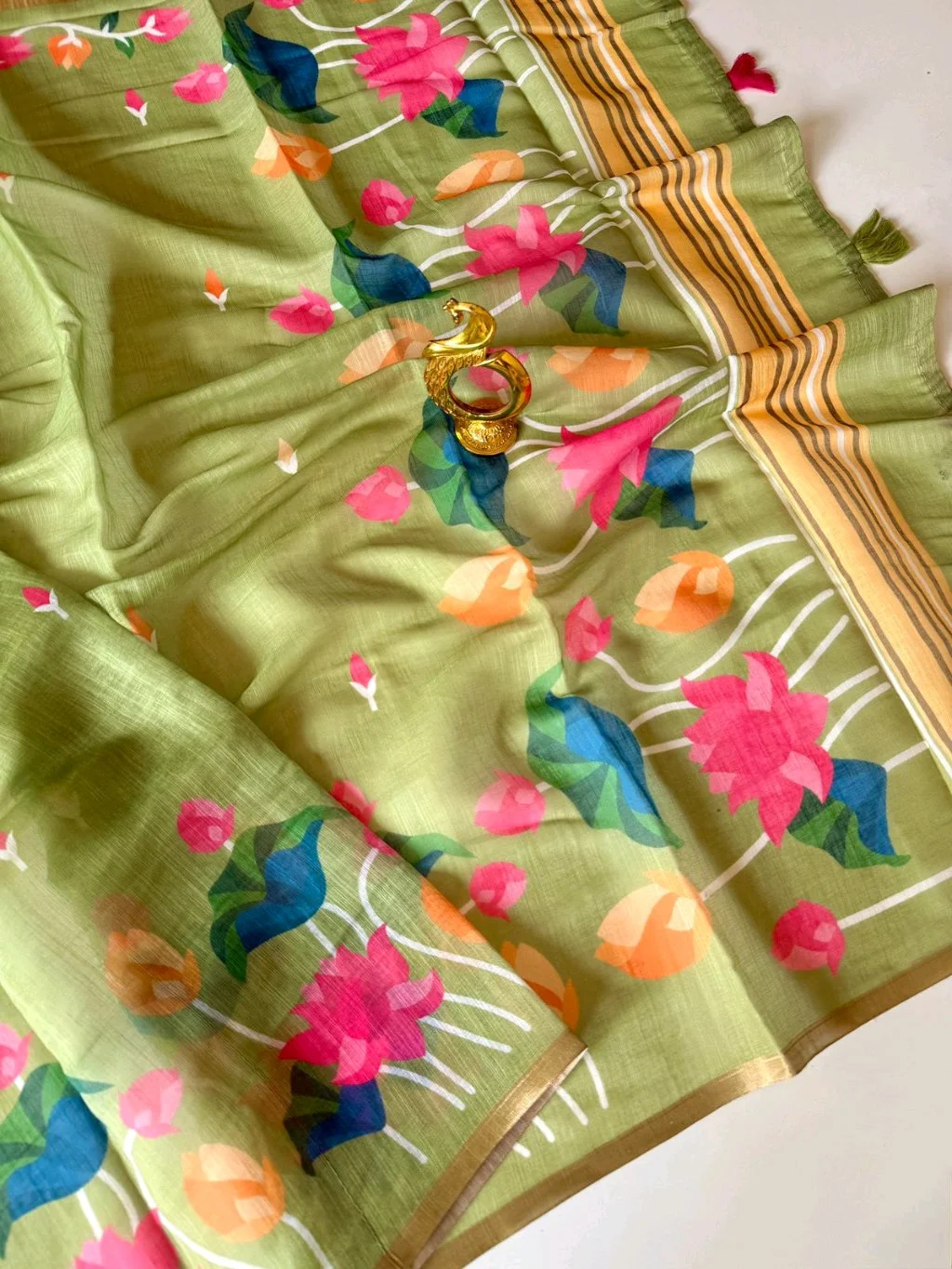 Green Floral Lenin Cotton Saree with Pink Blouse Piece thumbnail 5