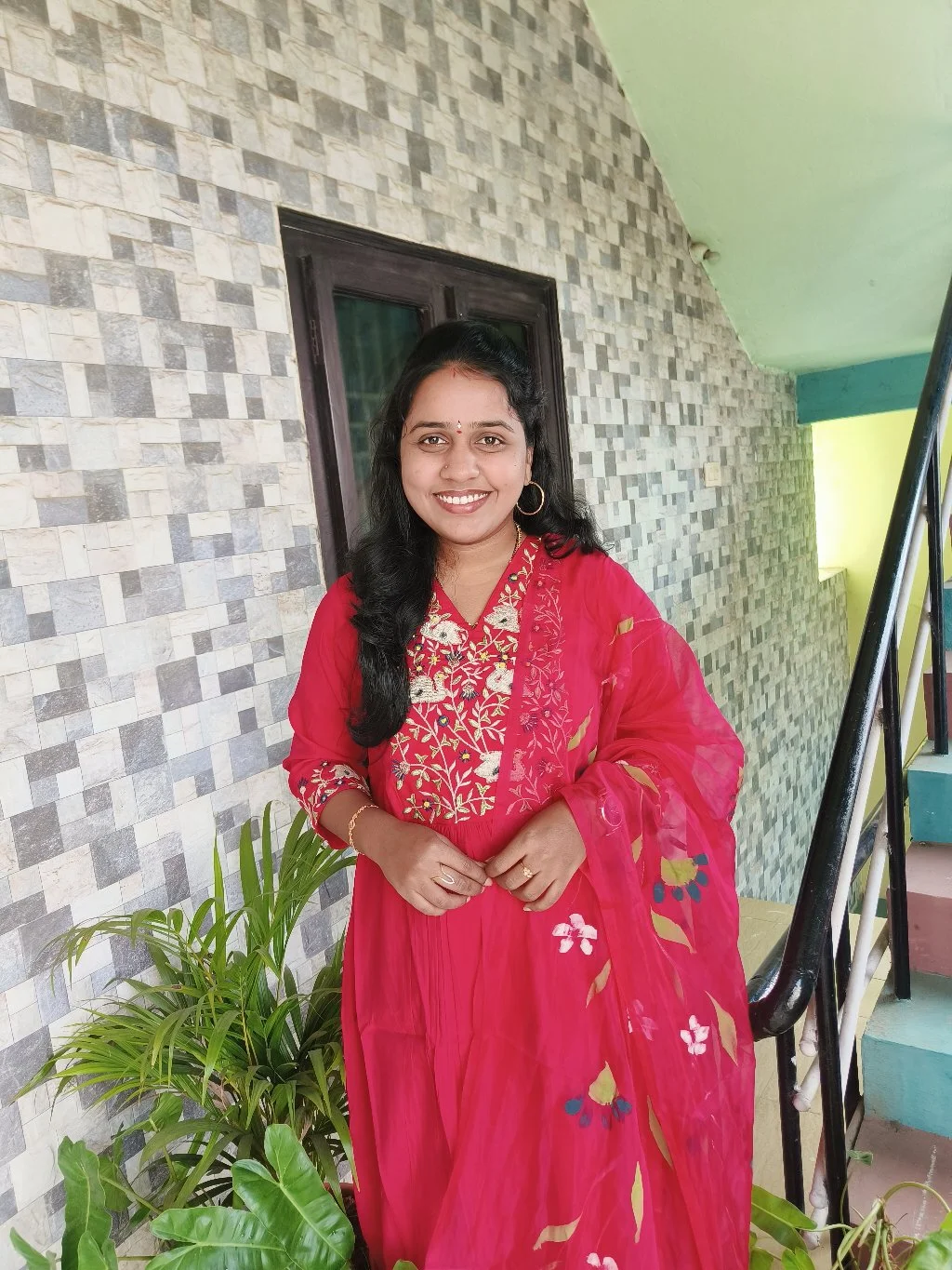 Red Embroidered Kurta Set with Floral Dupatta 2