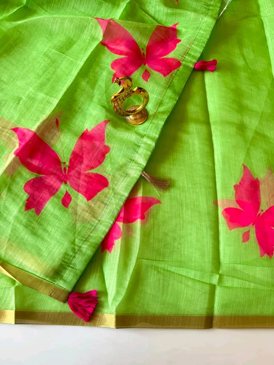 Butterfly Motif Linen Blend Saree 5