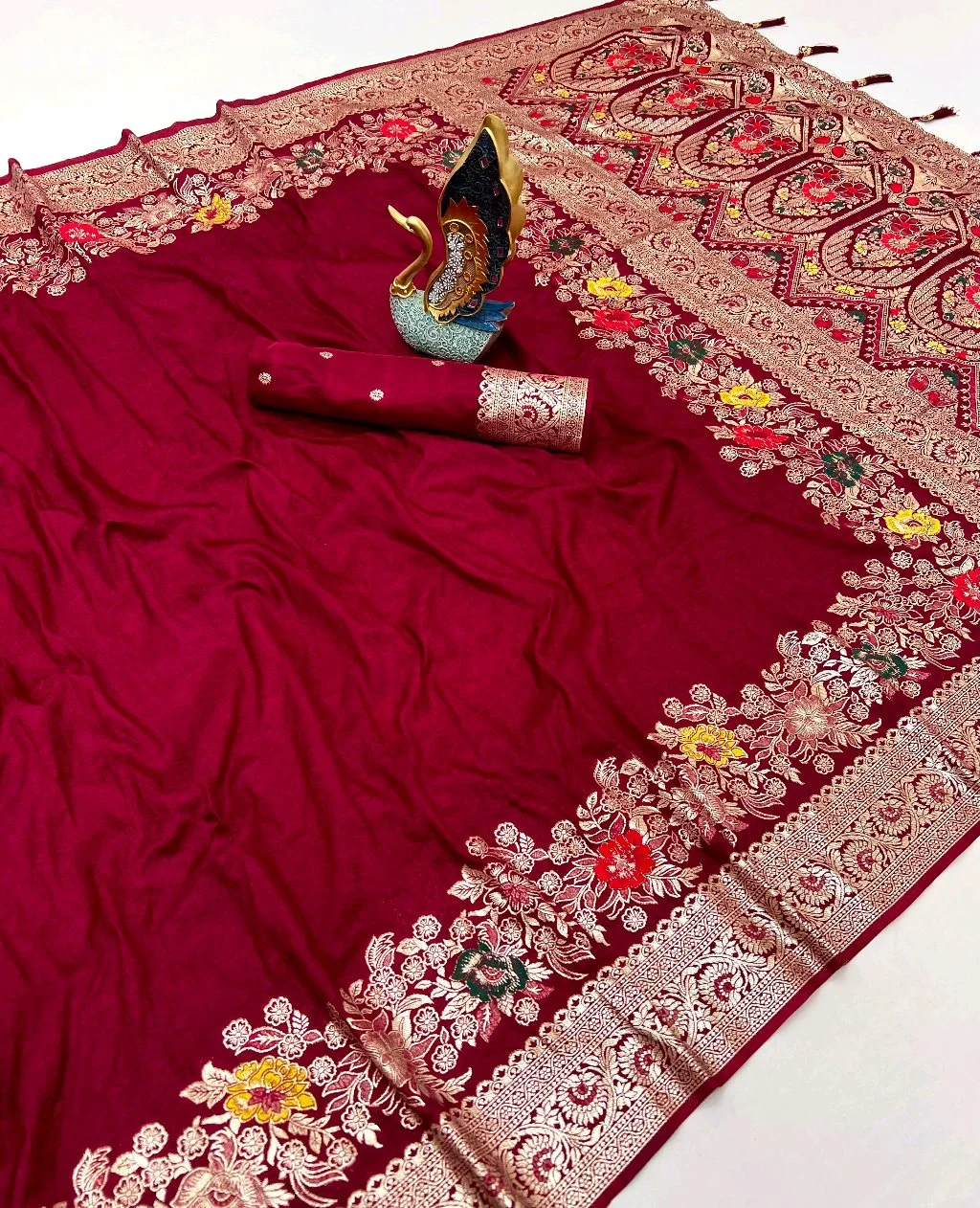 Sift Dola Silk Saree with Floral Zari Weaving thumbnail 7