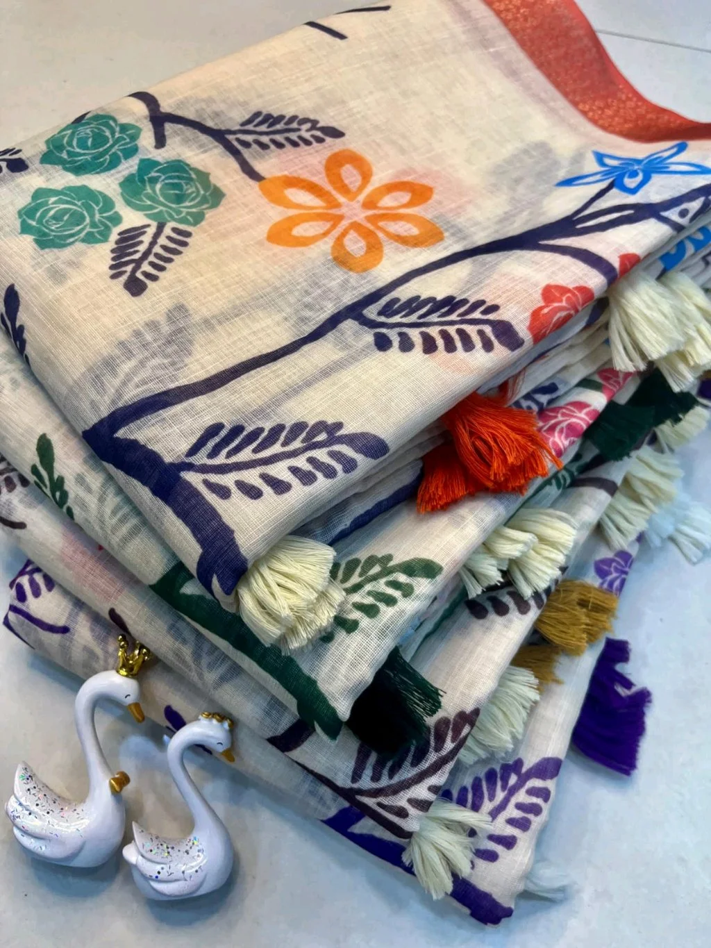 Floral Print Cotton Blend Saree with Tassels 1
