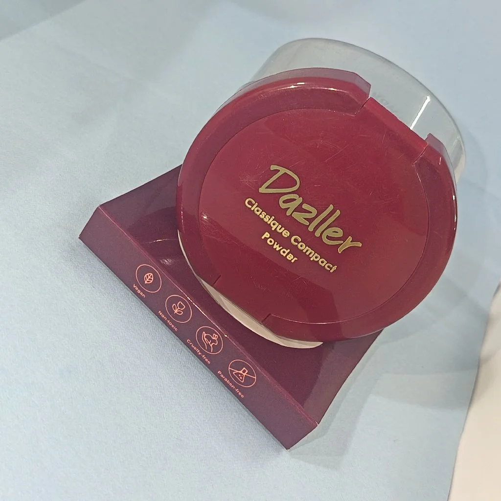 Dazller Classique Compact Powder, 8016 cream-light skin tones shade