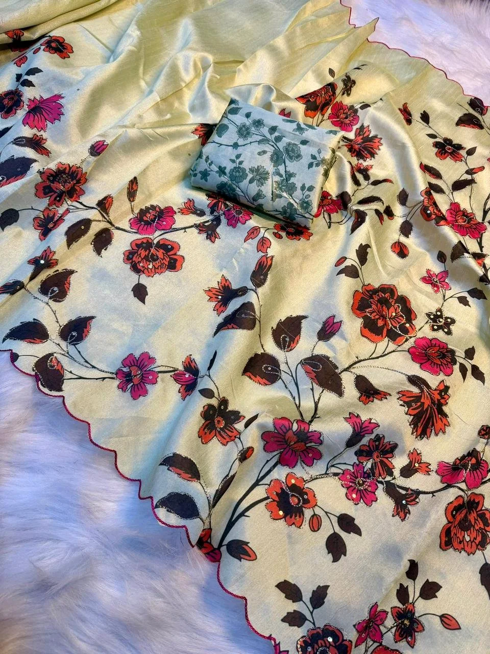 Semi Tussar Sarees thumbnail 5