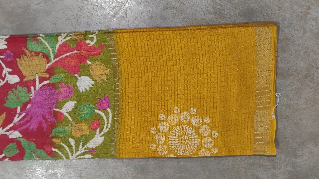 Crepe Silk Center Design Saree 4