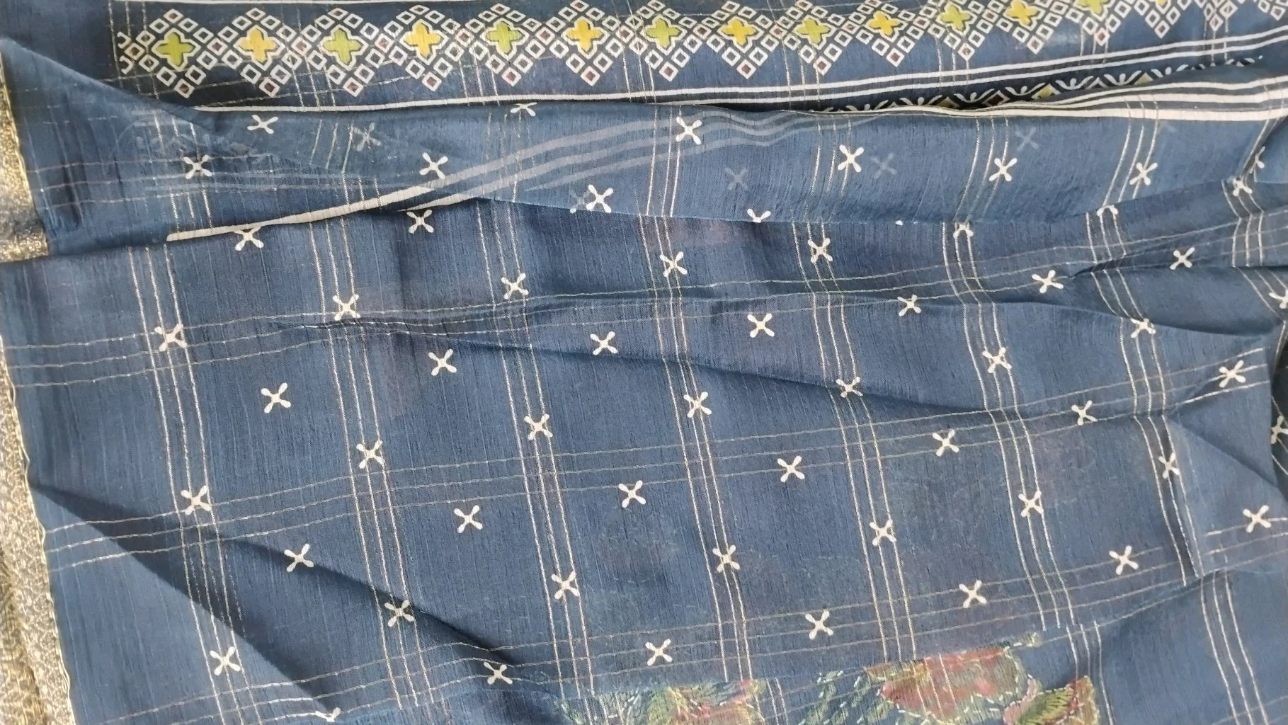 Blue Silk Blend Saree with Gold Checkered Pattern and Floral Print thumbnail 4