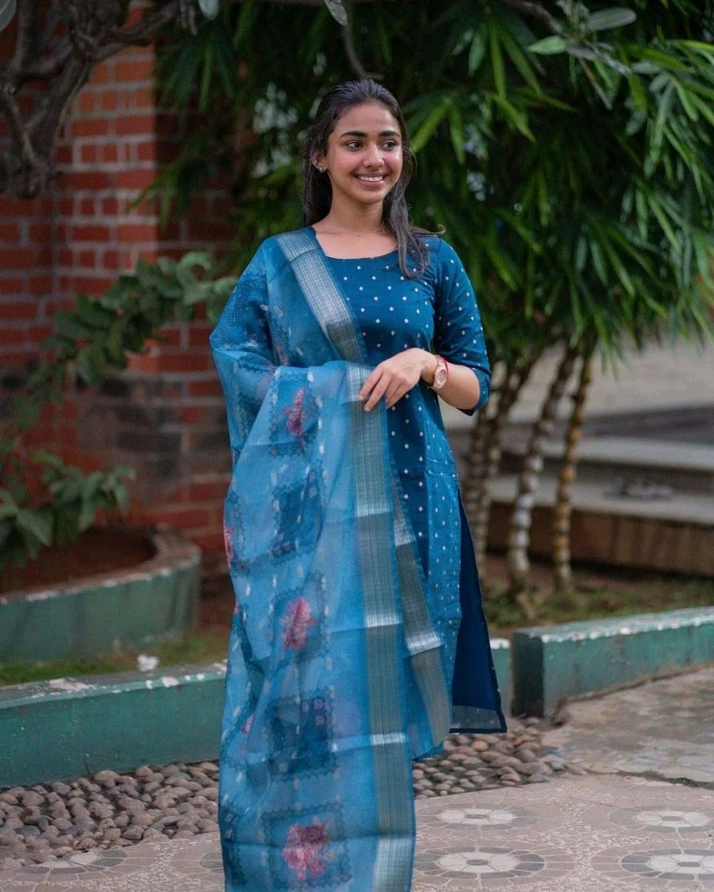 Chanderi Cotton Kurti Set with Floral Organza Dupatta thumbnail 3