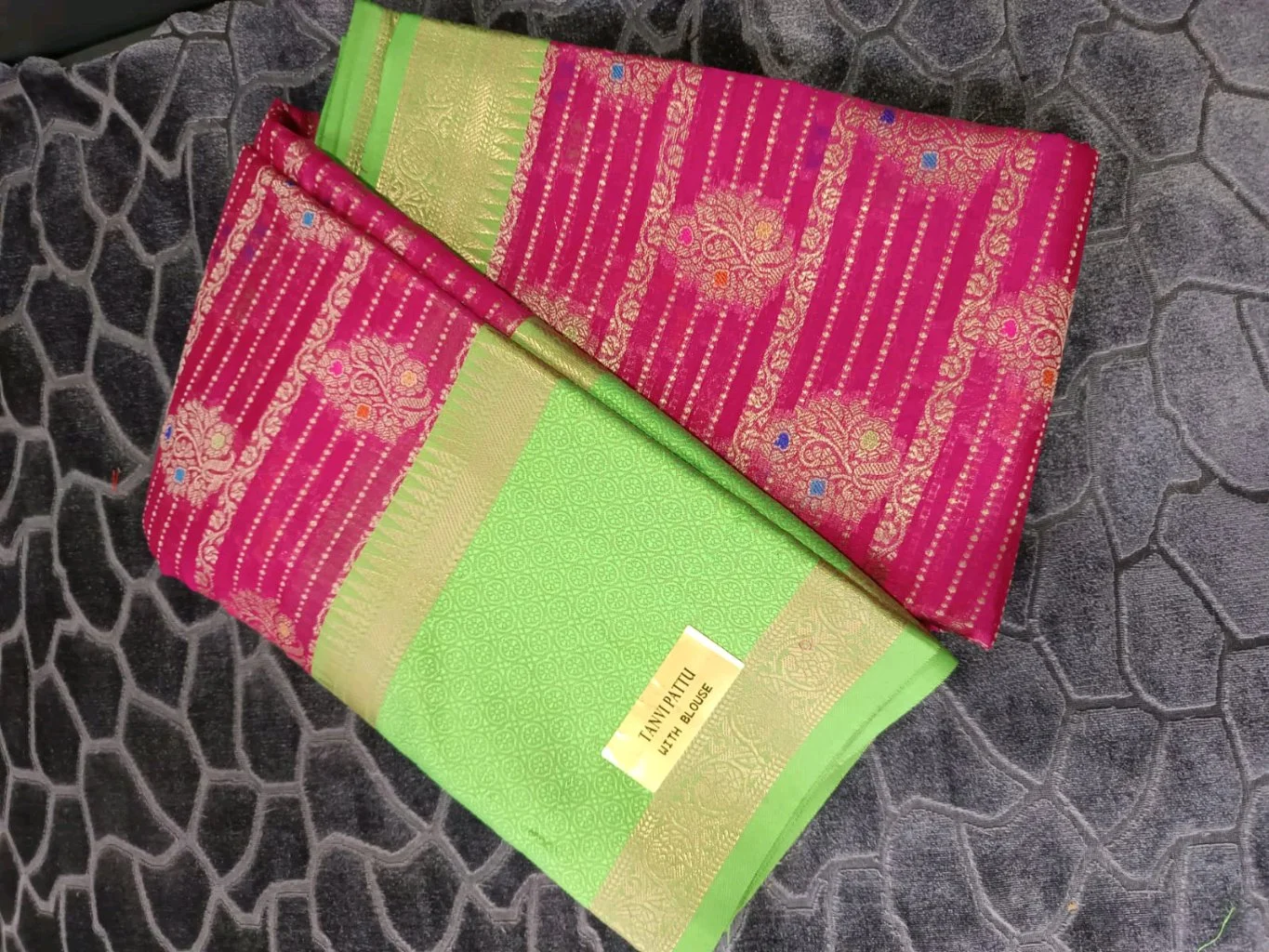 Pink and Green Tanvi Pattu Saree with Zari Weaving 2