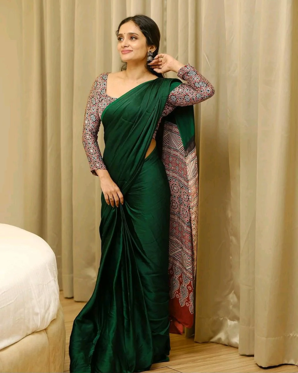 Dark Green Soft Silk Blend Saree 7