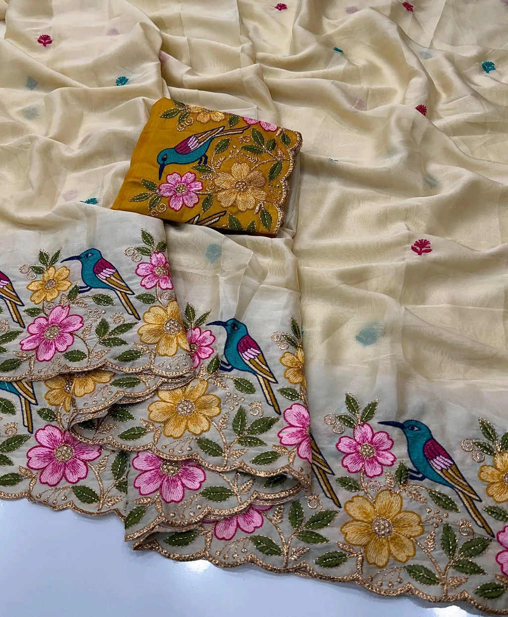 Cream Embroidered Saree with Bird and Floral Scalloped Border 5