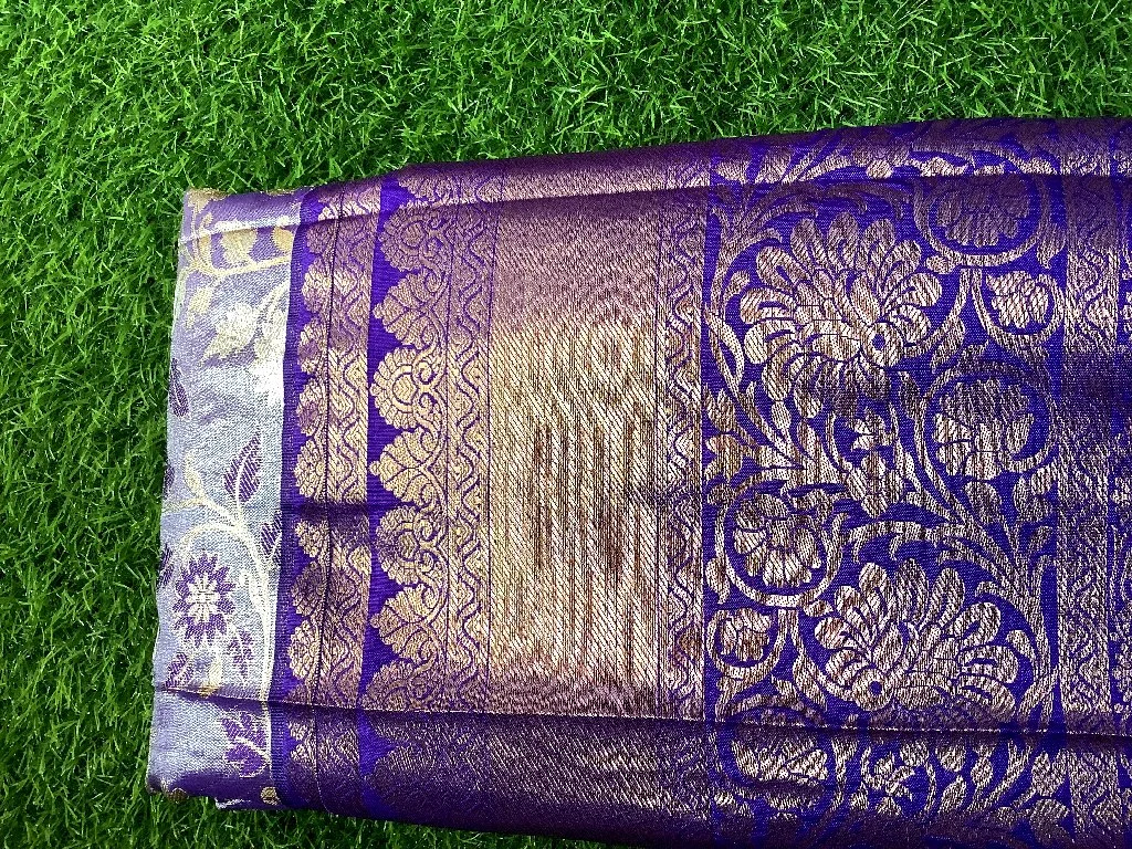 Purple Gold Zari Woven Silk Saree 3