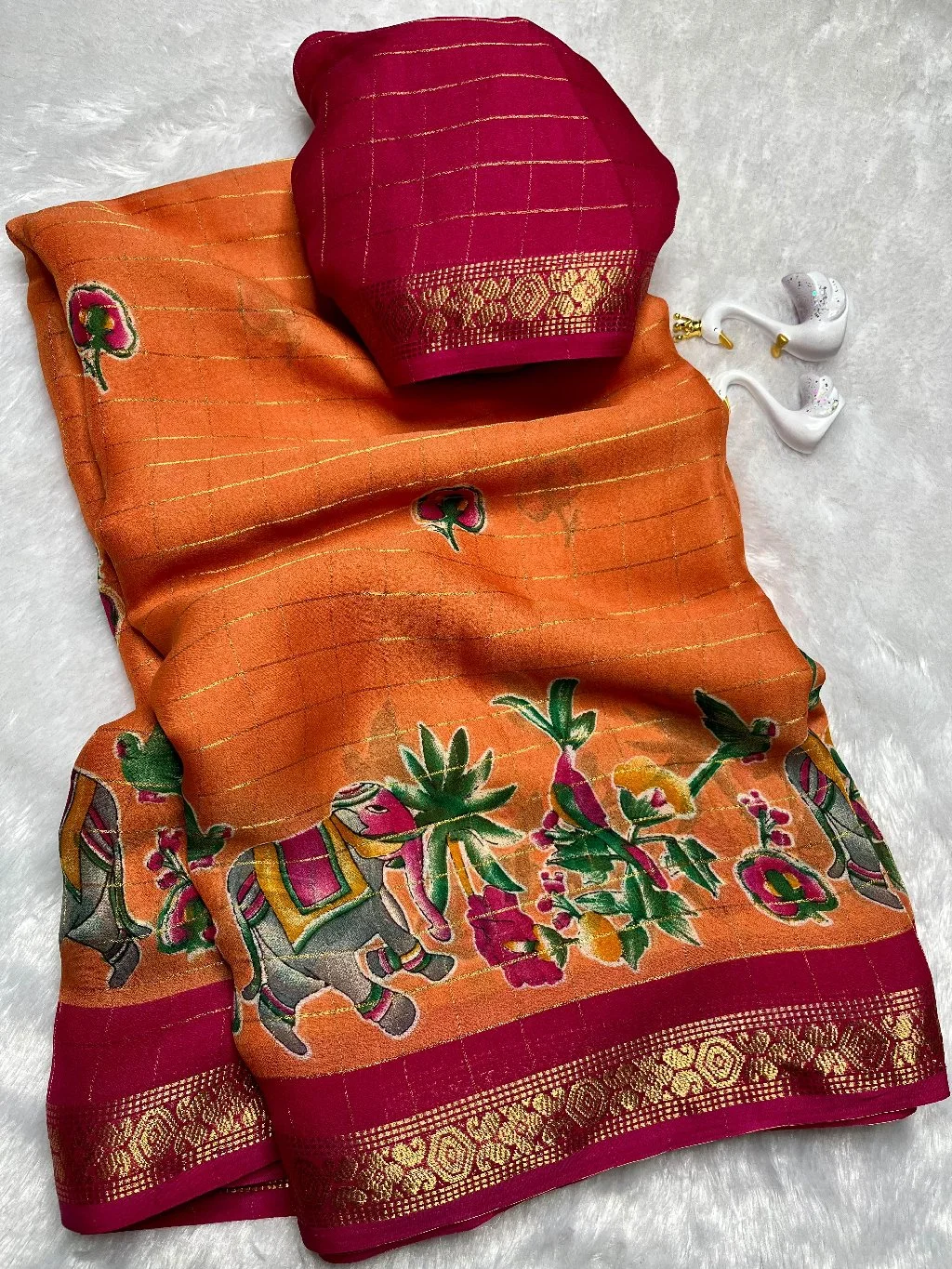 Crepe Silk Saree With Zari Border With Contrast Blouse thumbnail 3