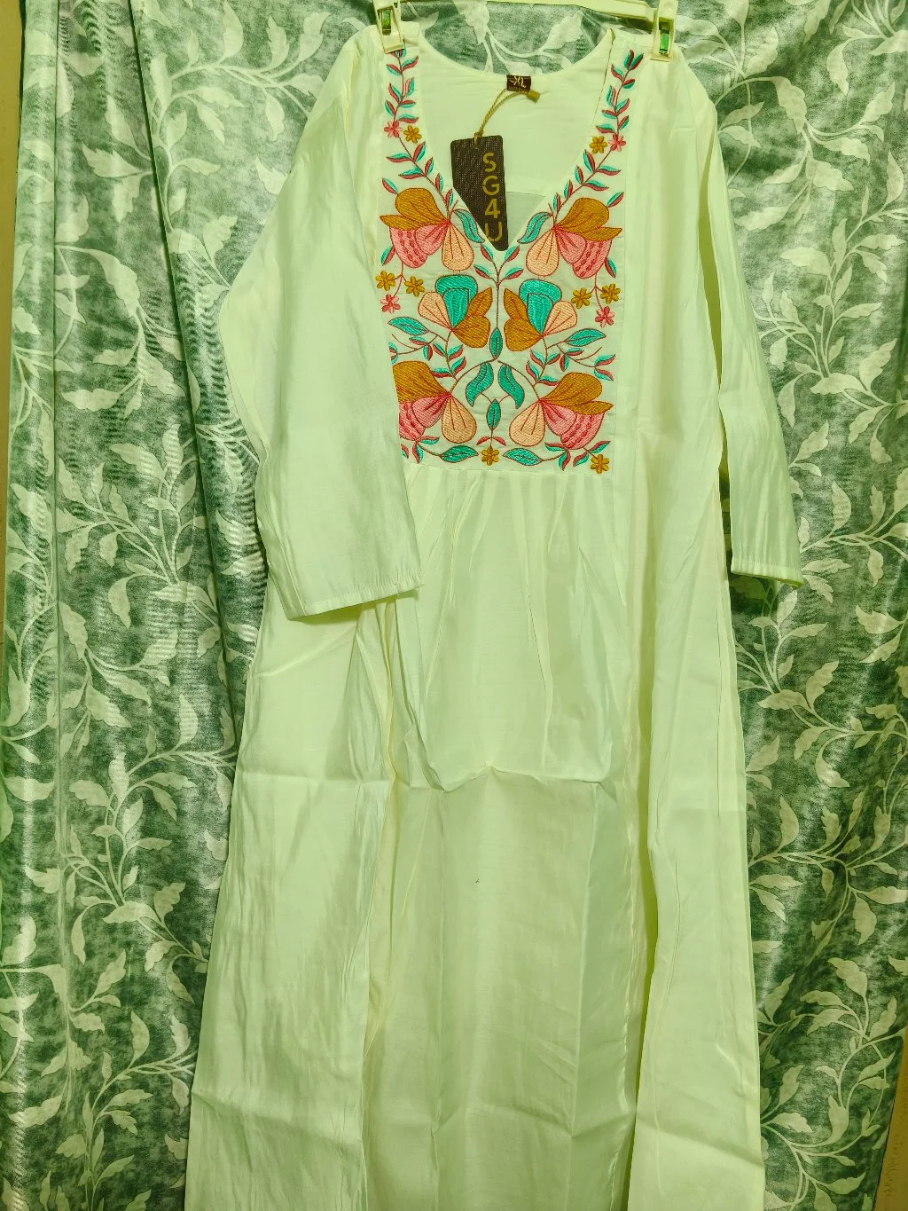 White Embroidered Kurta Set with Dupatta thumbnail 2